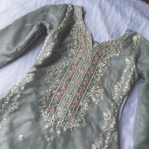 Elegant Embroidered Pakistani suit Kurta Set
