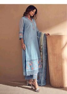 💙 Sheer Elegance: Organza Embroidered Kurta Set �