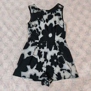 🖤 Floral Romper with Lace Detail 🖤
