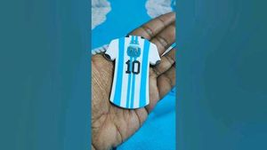 Mini Messi-Style Jersey Magnet – Argentina Edition