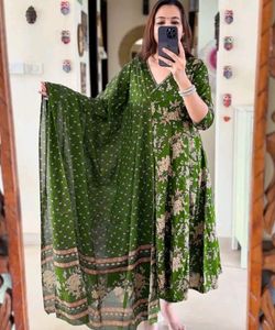 New/Unused Rayon Kurti With Pant , Dupatta Set