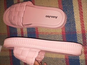Women&#39;s slippers