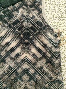 Patterned top with a collar