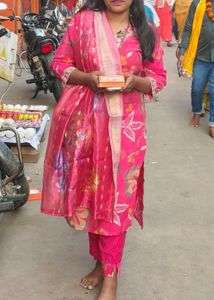 Elegant Pink Floral Kurta Set