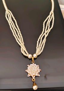 Elegant Pearl Flower Necklace
