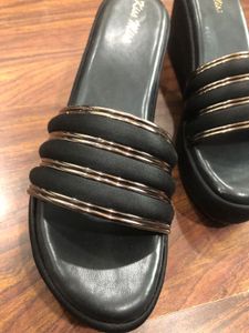 Chic Black Wedges Size UK4