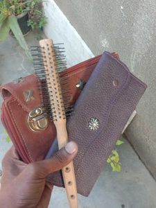 2pcs Stylish Bi-Fold Wallets & Hair Brush