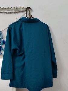 sea green shirt