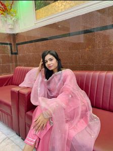 Vrede Vogel Women Silk Blend Kurta Pant Dupattaset