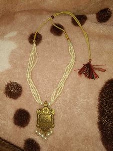 Elegant Pearl & Gold Necklace