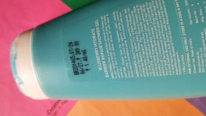 (Sealed) Dot &amp; Key BarrierRepairHydratingShowerGel