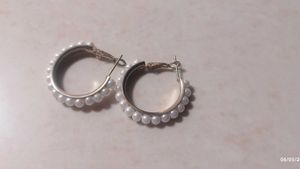Round shape earrings with pearls