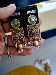 Elegant Necklace &amp; Earrings Set