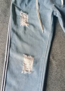 REGULAR DENIM RIPPED JEANS