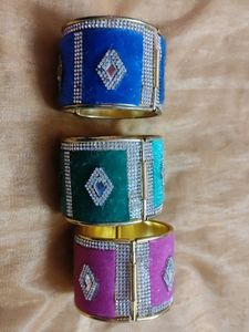 3 Diamond Studded Openable Bracelet