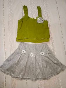 Girls&#39; Green Top &amp; Skirt Set