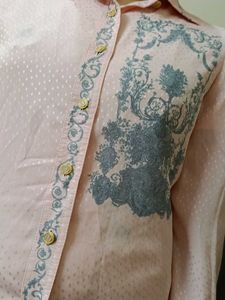 women&#39;s pink shirt