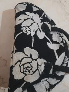 Black &amp; White Rose Hand &amp; Side Bag