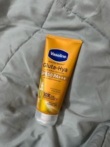 Vaseline Gluta-Hya Sunscreen SPF50