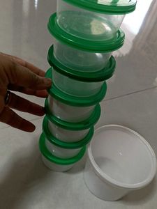 7 Small And 1 Big Plastic Containers With Lid