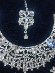 Sparkling Silver Jewelry Set