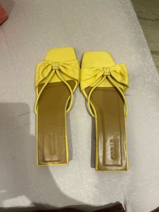 new and unused Cute Yellow Bow Sandals