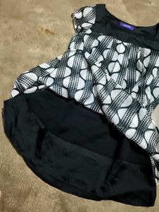Chic Black &amp; White Top