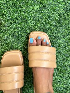 Kiravi Beautiful Beige Sliders