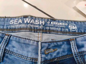 Blue 🔵 Jeans  With Tag .