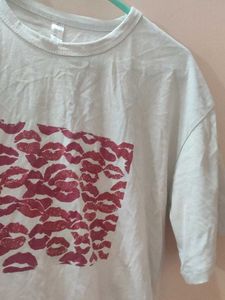 Graphic Lips Print Tee