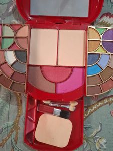 Vintage Inspired Makeup Kit