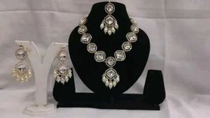 Emerald Green Kundan Jewelry Set