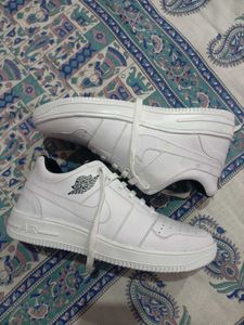 Minimal Casual White Sneakers