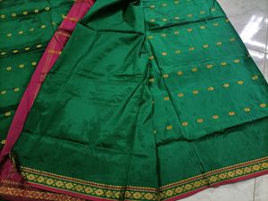 Woman&#39;s Nauvari Kanjeevaram