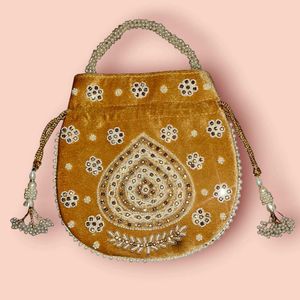Velvet Potli Bag | Lehenga Matching Batwa