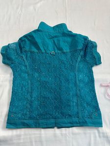 turquoise top with a zipper