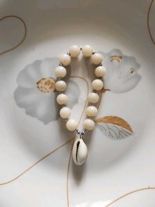 🆕️ White Beaded Shell Bracelet