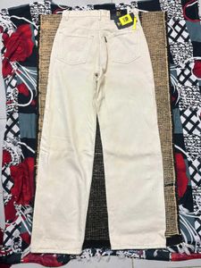 Women&#39;s Jeans