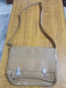 Original Leather: International Brand Sling Bag