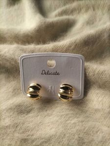 &#34;Chunky Gold Huggies Earrings &#34;