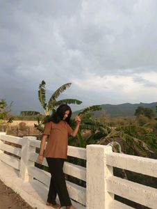 Selling: Brown oversized t-shirt – comfy, stylish