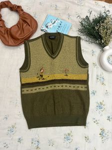 Green Embroidered Vest/ Half-sweater