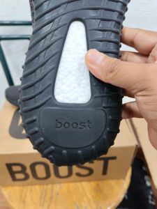 ADIDAS YEEZY 350 V2 &#34;STATIC BLACK&#34; REFLECTIVE UK 9