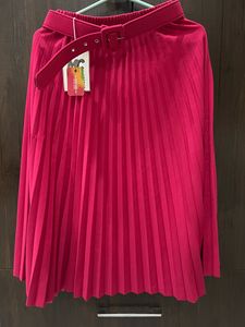 Brand-new Pink pleated skirt🎀