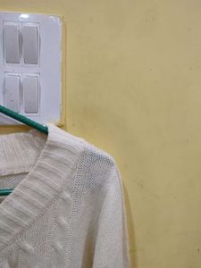 knit white top stretchy 34-38