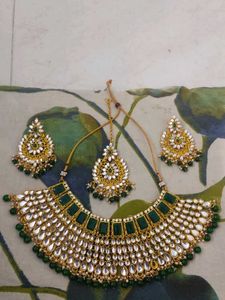 Emerald Green Kundan Jewelry Set