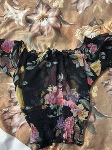 ⭕️B3G1⭕️ + 30 % Off On Combo❗️Sheer Crop Top