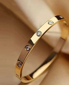 Gold - Plated Love AD Bracelet🎀