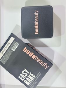 Huda Beauty Easy bake powder
