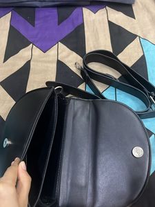 Black Slingbag - Women